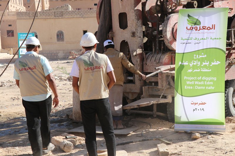حفر بئر منطقة ظمر نهر وادي عدم مديرية ساه وادي حضرموت 